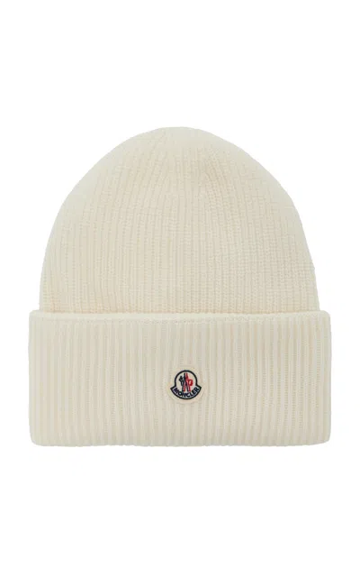 Moncler Ribbed-knit Wool Beanie In Off White