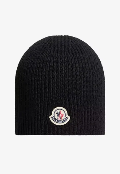 Moncler Ribbed Logo Beanie In Black