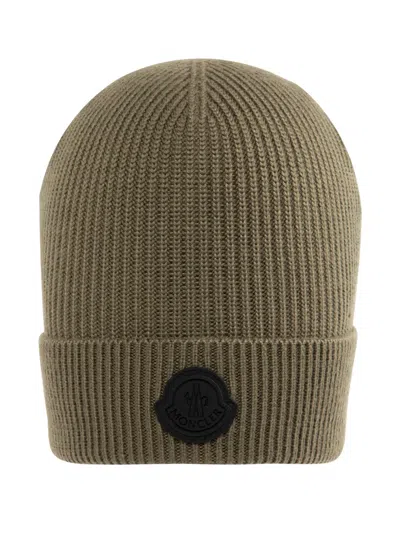 Moncler Ribbed Logo-patch Beanie In Green