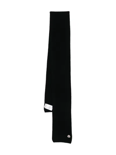 Moncler Ribbed Logo-patch Scarf In Black