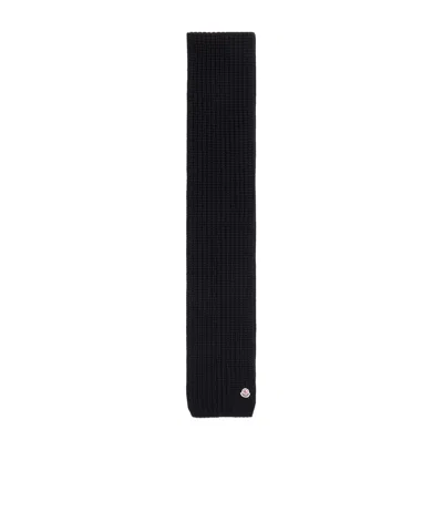 Moncler Ribbed Logo-patch Scarf In Black