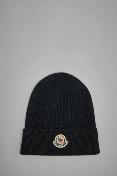 Moncler Ribbed Wool Beanie In Black