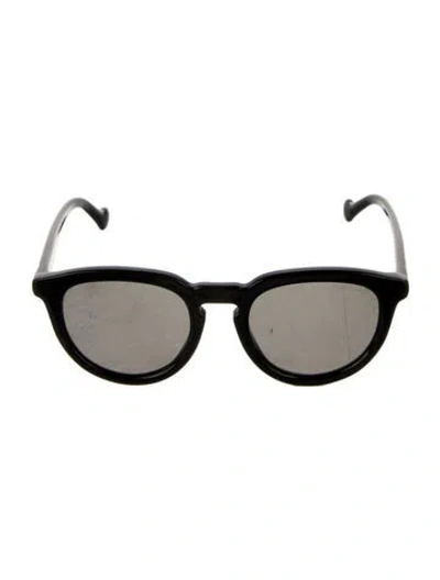 Pre-owned Moncler Round Tinted Sunglasses In Black