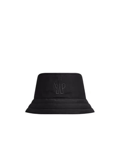 Moncler Rubberised-logo Bucket Hat In Black