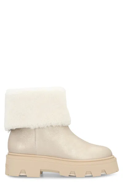Moncler Stivaletti In Shearling Aurea In Neutral