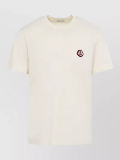 Moncler Short Sleeve T Shirt Embroidered Logo In Black