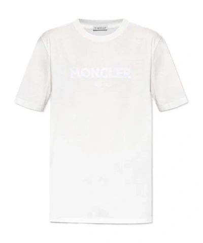 MONCLER MONCLER LOGO DETAILED CREWNECK T-SHIRT