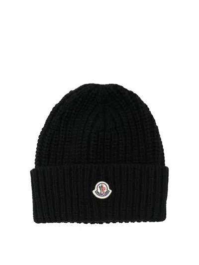 Moncler Logo Patch Cuff Virgin Wool Rib Beanie In Black