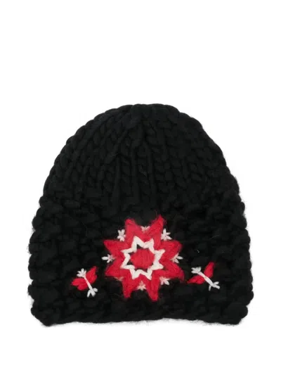 Moncler Star-appliqué Beanie In Black