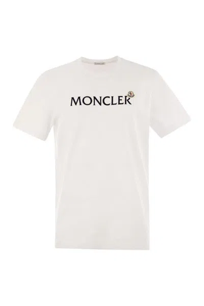 MONCLER MONCLER T-SHIRT WITH FLOCKED COTTON LOGO