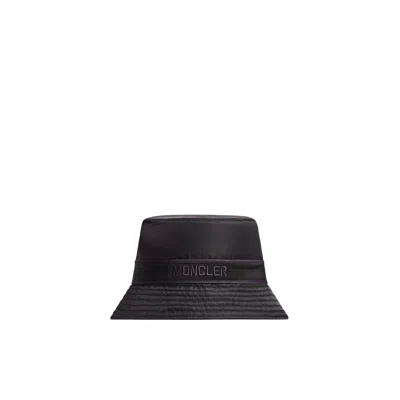 Moncler Technical Logo Embroidered Fisherman Hat In Black