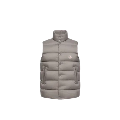 Moncler Tibb Quilted Logo-patch Gilet In Gray