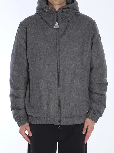 Moncler Torrani Short Down Jacket In Grey