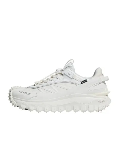 Moncler Round Toe Low-top Sneakers In White
