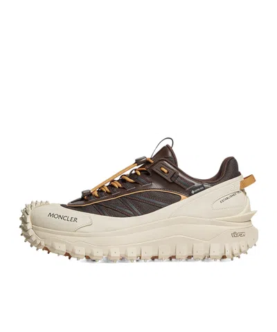 Moncler Round Toe Low-top Sneakers In Brown