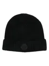 Moncler Logo Carded Wool Beanie In ブラック