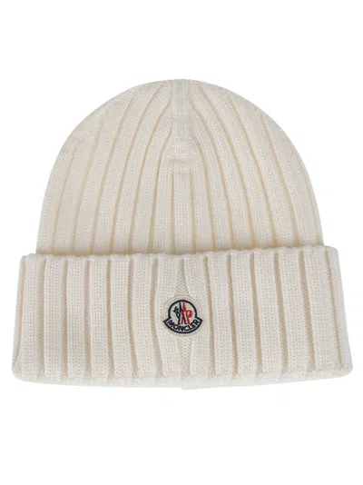 Moncler Tricot Beanie In Bianco