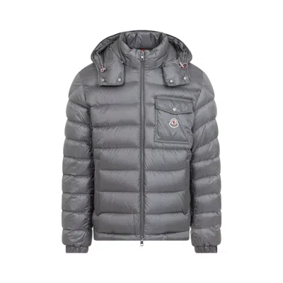 Moncler Verith Quilted Puffer Jacket For Men In Gray