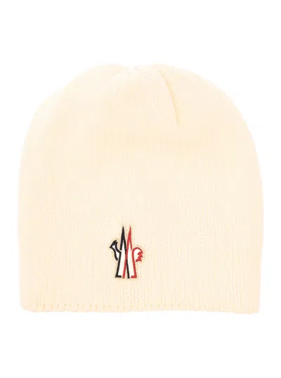 Moncler White Beanie With Logo Patch In Wool Woman