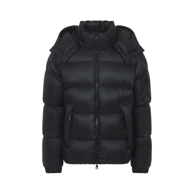 Moncler Wintercoat In Black