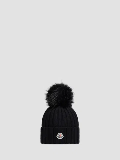 Moncler Women's Beanie Hat In Wool In Blue