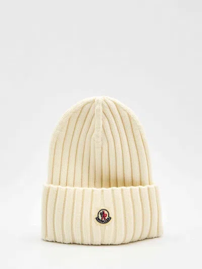 Moncler Women Beanie In Virgin Wool In White