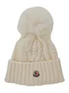Moncler Bonnet En Cachemire Et Laine Avec Pompon In White