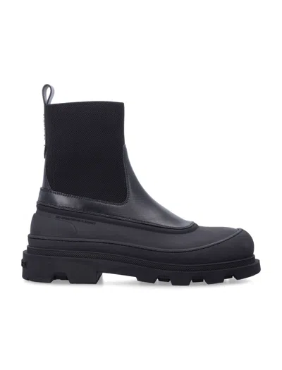 Moncler Women's Leather Chelsea Boots With Elastic Sides And Lightweight Technical Sole In Nero