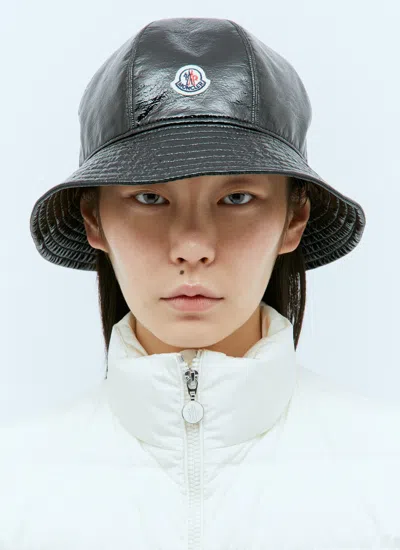 Moncler Logo Patch Bucket Hat In Black