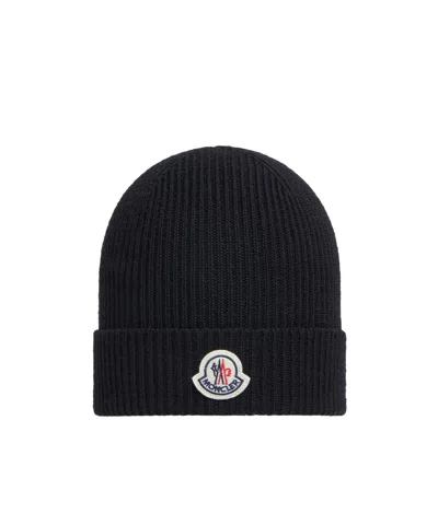 MONCLER MONCLER LOGO PATCH KNITTED BEANIE