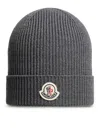 Moncler Logo Patch Knitted Beanie In Gray
