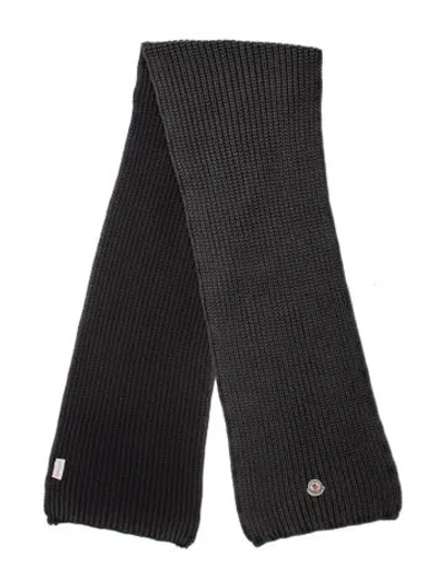 Pre-owned Moncler Wool Scarf In Gray