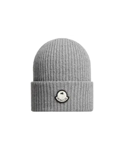 Moncler X Palm Angels Co-branded Ribbed Hat In Grey