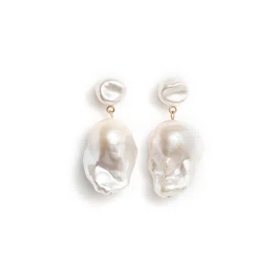 Monái Women's White Bare Baroque Pearl Earrings