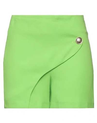 Monique Garçonne Woman Shorts & Bermuda Shorts Green Size 12 Polyester
