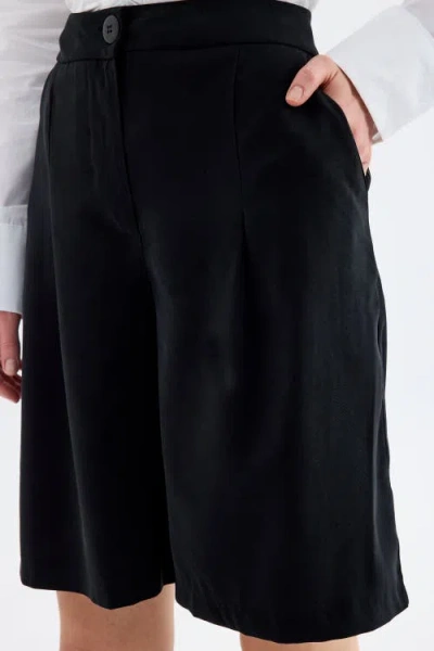 Monlicia Vera Tencel Bermuda Shorts In Black