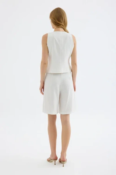Monlicia Vera Tencel Bermuda Shorts In White