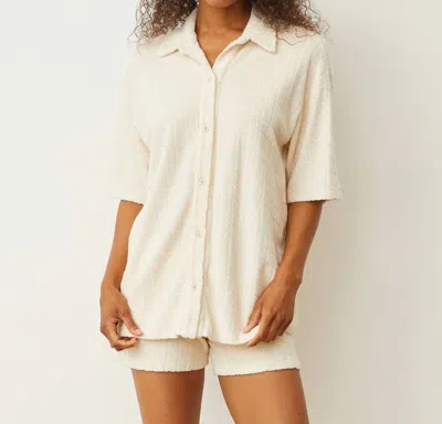 MONROW DIAMOND TERRY CLOTH OVERSIZED SHIRT IN NATURAL