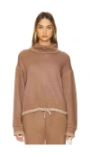 Monrow Teddy Fleece Funnel Pullover In Walnut
