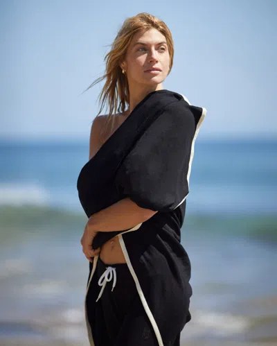 Monrow Travel Blanket In Black