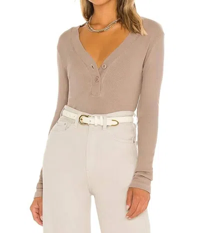 Monrow Women's Ribbed Top In Dust In Brown