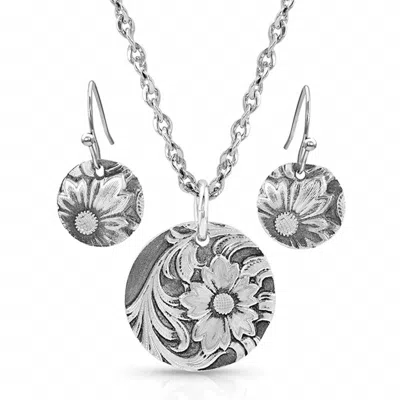 Montana Silversmiths Women's Art Of The Buckle Jewelry Set In Silver