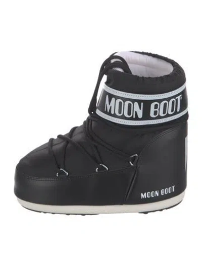 Pre-owned Moon Boot Snow Boots In Black/white