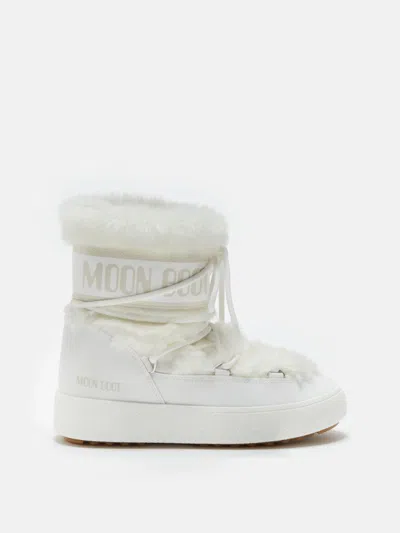 Moon Boot In White