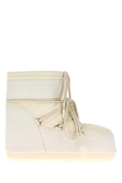 MOON BOOT WHITE ANKLE BOOTS