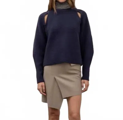Moon River Uma Cut Out Sweater In Navy In Blue