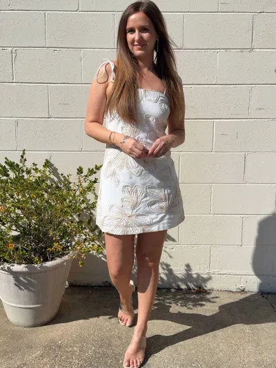 Moon River Waverly Floral Mini Dress In Off White