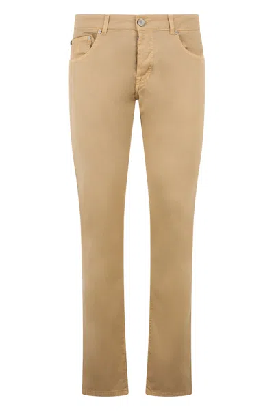 Moorer Beige Pants With A Minimal And Casual Style. In Neutral