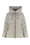 Moorer Gadia Hooded Short Down Jacket In Sand