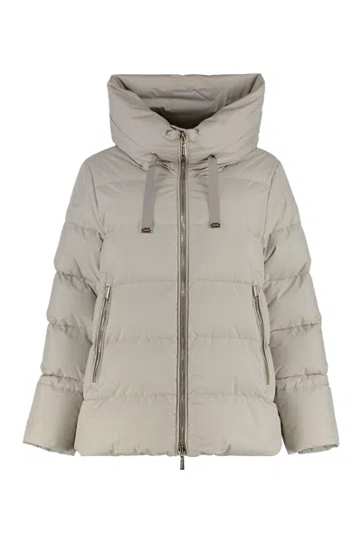Moorer Gadia Hooded Short Down Jacket In Sand